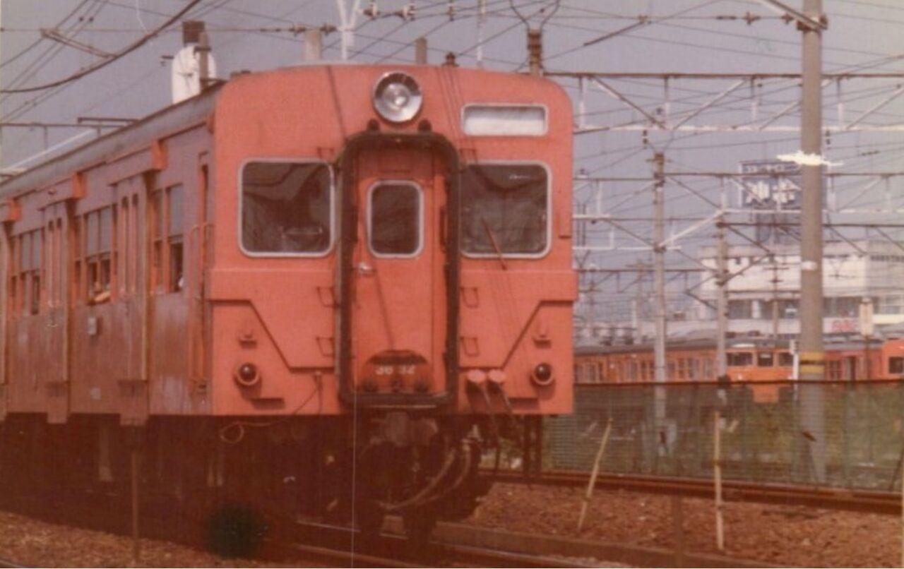八高線・キハ35系時代 ～時代錯誤の高崎駅3番ホーム～ : 波浪規定の部屋