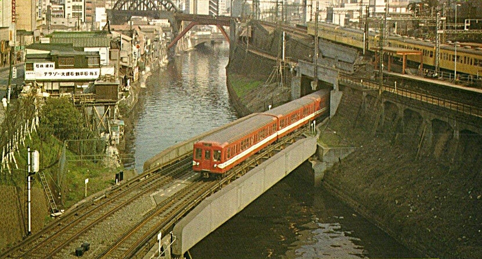 丸ノ内線 御茶ノ水 - 淡路町間 開通記念日 1956.3.20 : 波浪規定の部屋