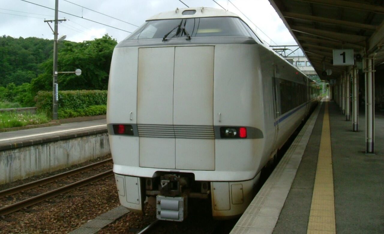 681系 特急 サンダーバード 号 付属編成 波浪規定の部屋