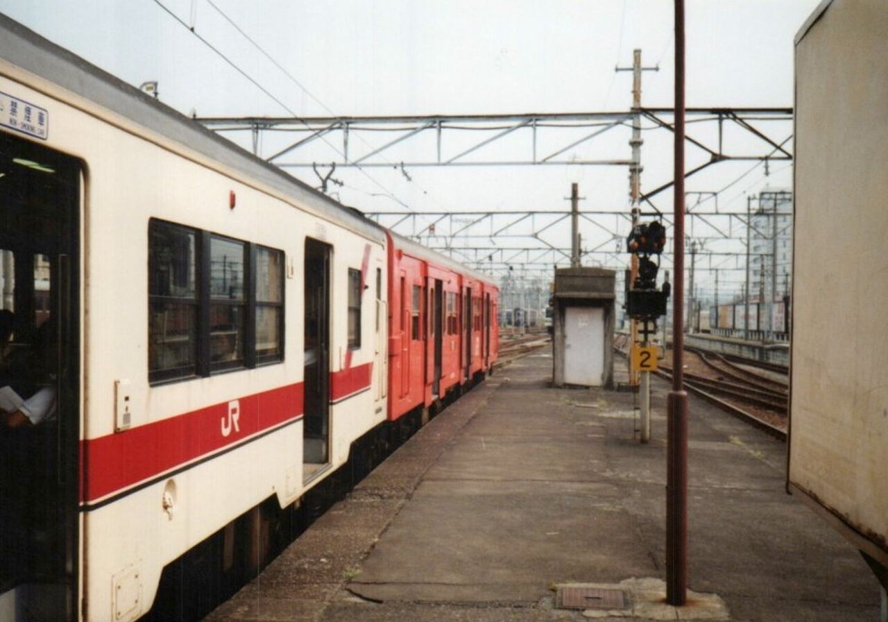 信頼も高い 八高線・キハ35系時代 ～時代錯誤の高崎駅3番ホーム～ 波浪 : コレクション