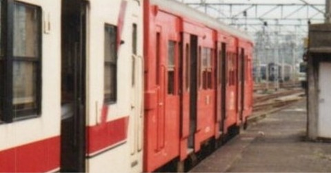 八高線・キハ35系時代 ～時代錯誤の高崎駅3番ホーム～ : 波浪規定の部屋