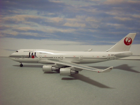 J00
