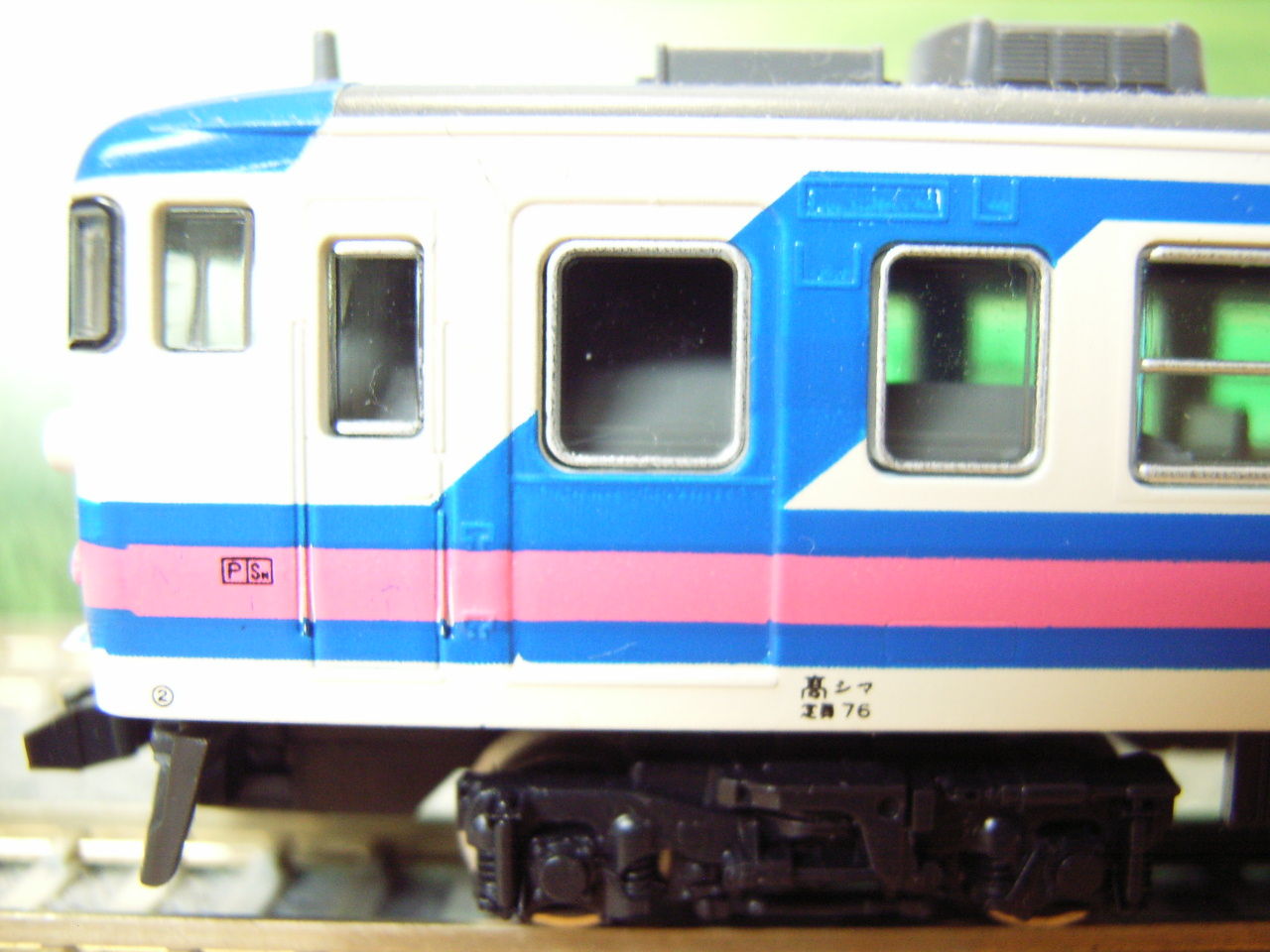 165系 快速 くじらなみ 号 モントレー色 波浪規定の部屋