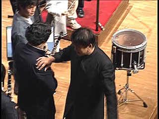 握手すればよかったのにw