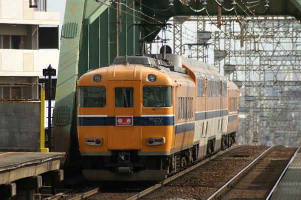 近鉄系ビスタカー階下席をリニューアル 関西中心の鉄道写真