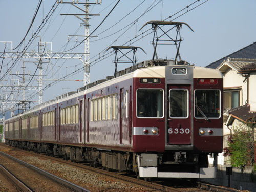 阪急京都線6300系特急と2300系準急 残りわずか 関西中心の鉄道写真 阪急京都線6300系特急と2300系準急 残りわずか 関西中心の鉄道写真