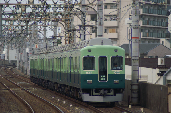 新旧塗装 特徴的なフォルムの京阪1000系 関西中心の鉄道写真