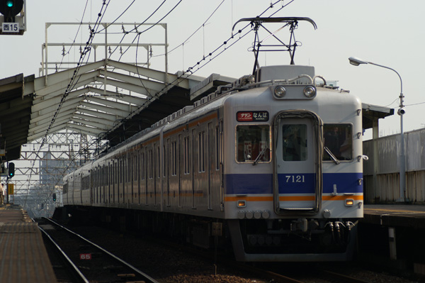 南海線特急サザン10000系は7000系とタッグ 関西中心の鉄道写真
