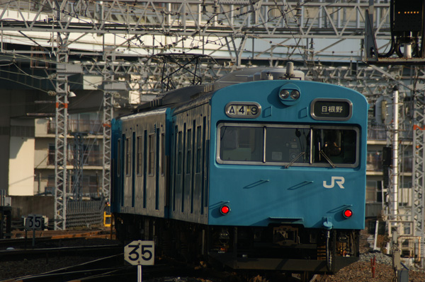 単色の似合う電車103系が集う天王寺駅 関西中心の鉄道写真