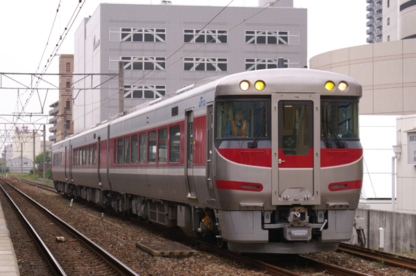 新型特急形気動車キハ1系試運転 関西中心の鉄道写真