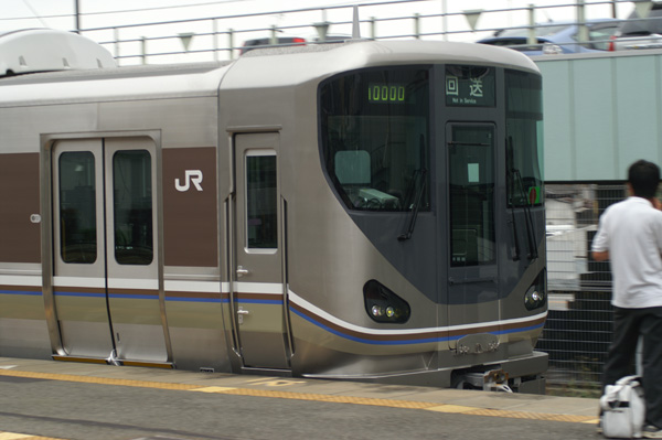 関西中心の鉄道写真:新快速用新型車両225系の試運転 - livedoor Blog（ブログ）