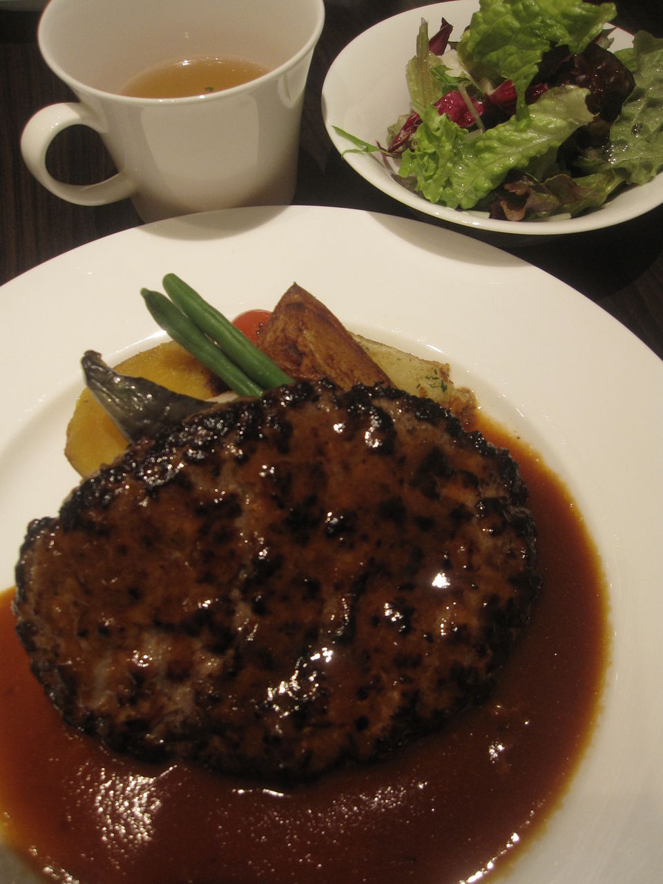 銀座三越で ハンバーグお子様ランチ Tokyo エプロン ジャーナル