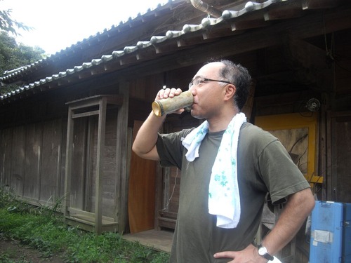 『九州いろり塾』(福岡)竹コップで飲む