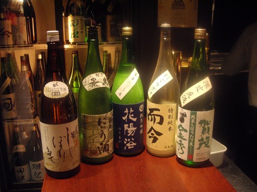 『スタンドバーmoto』(新宿)日本酒いろいろ