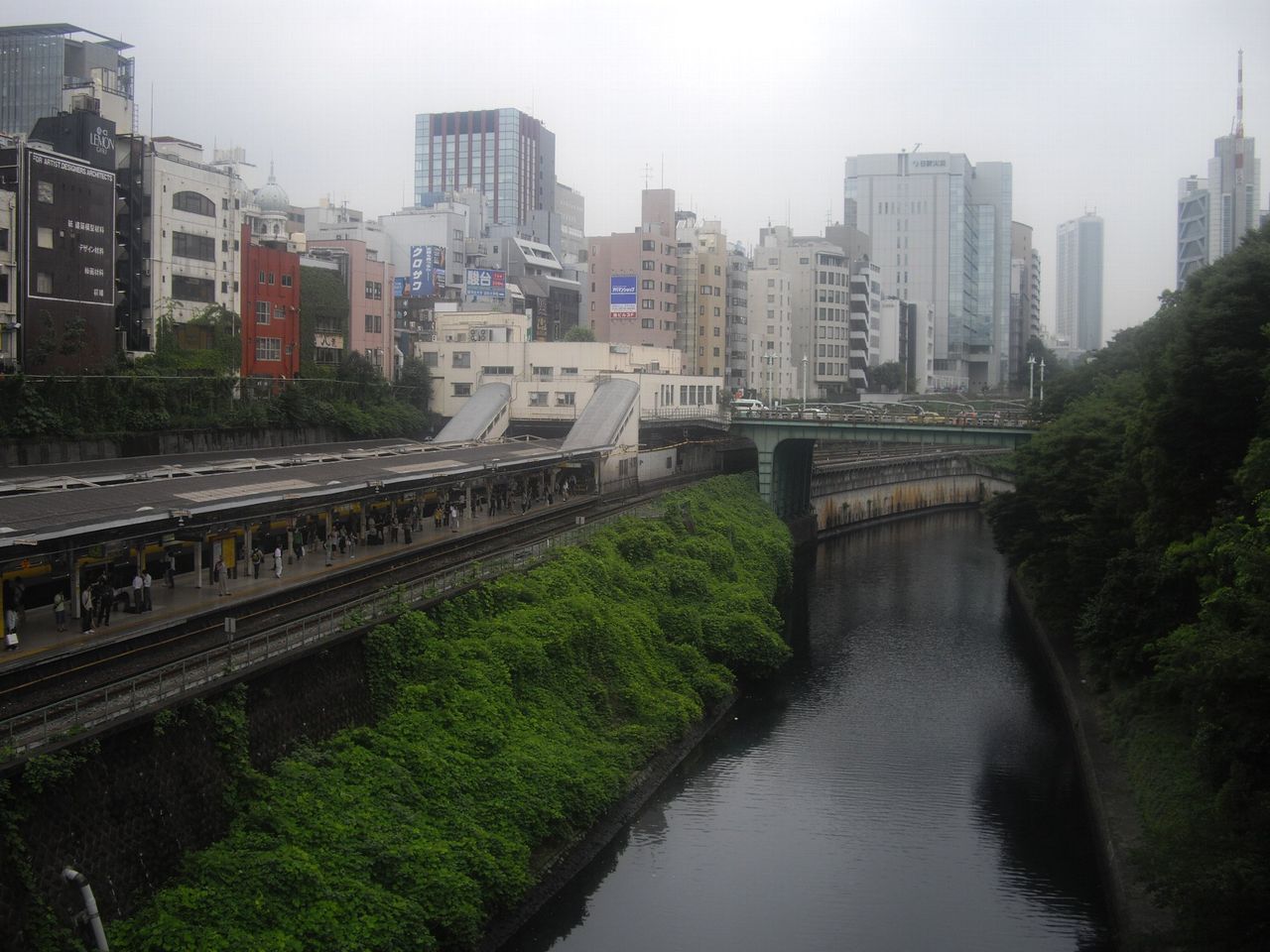 お茶の水駅の風景