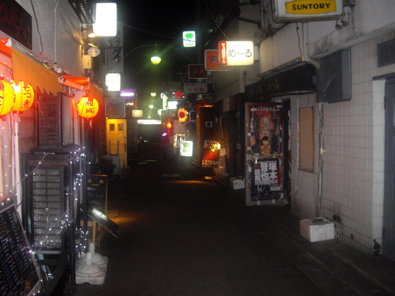 新宿ゴールデン街の夜の風景