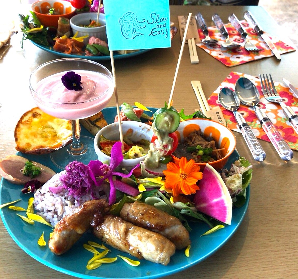 お花屋さんが経営する可愛いカフェ スローイージー 孤独のグルメっ娘 お花屋さんが経営する可愛いカフェ スローイージー 孤独のグルメっ娘