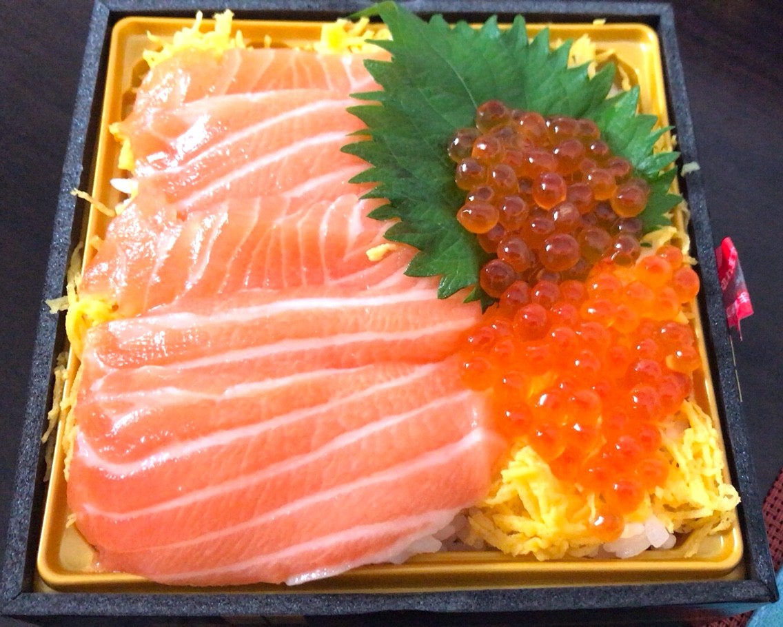 脂が乗ったトロける海鮮親子丼 角上魚類越谷店 孤独のグルメっ娘 脂が乗ったトロける海鮮親子丼 角上魚類越谷店 孤独のグルメっ娘