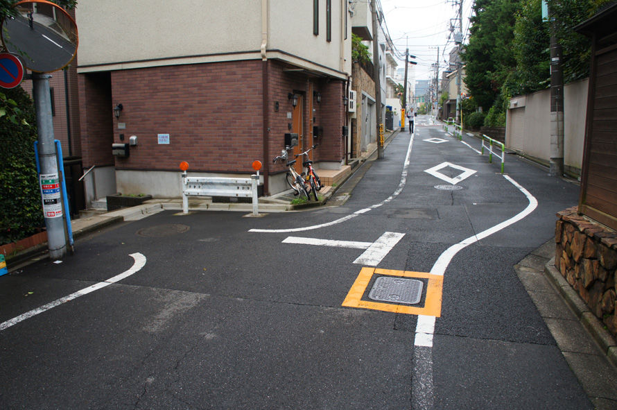 散歩のススメ 美しい ズレ交差点の線達 Uenoブログ 散歩のススメ 美しい ズレ交差点の線達 Uenoブログ