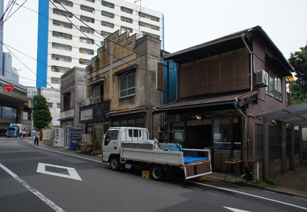 散歩のススメ 看板建築通りの中里通り商店街 Uenoブログ