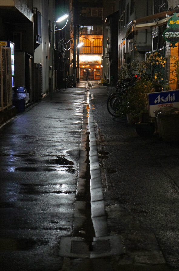 夜散歩のススメ3141 東日本橋 真ん中排水溝の路地 夜散歩のススメ