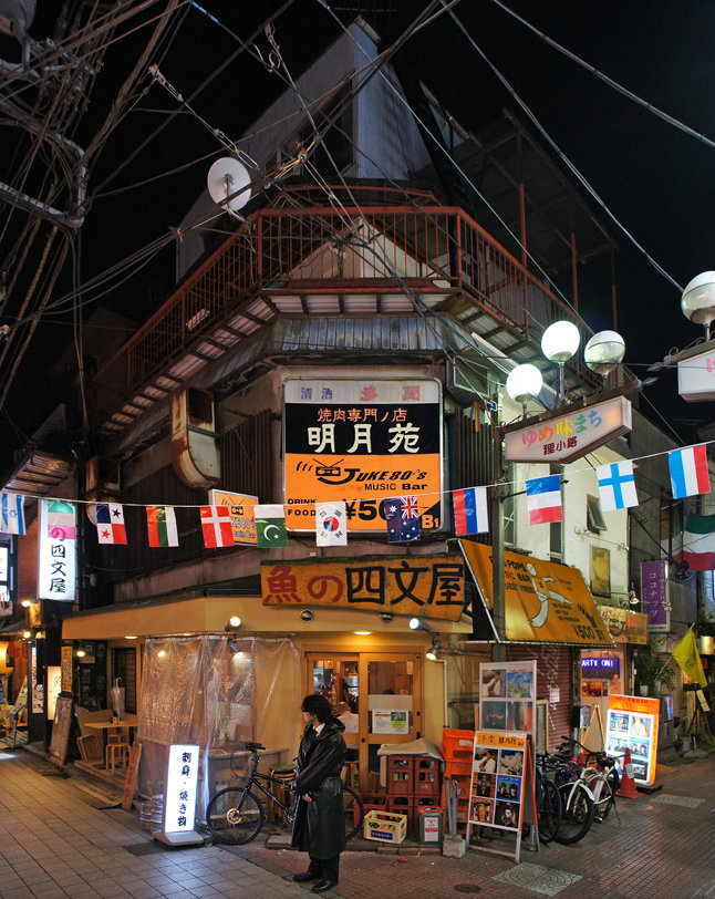夜散歩のススメ0738 街角のバルコニーデザイン 夜散歩のススメ