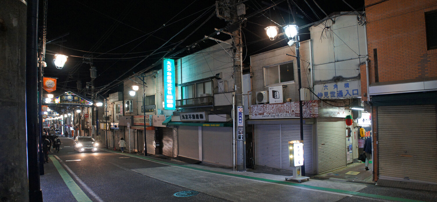 夜散歩のススメ3553 六角橋商店街 商店街の並び 夜散歩のススメ