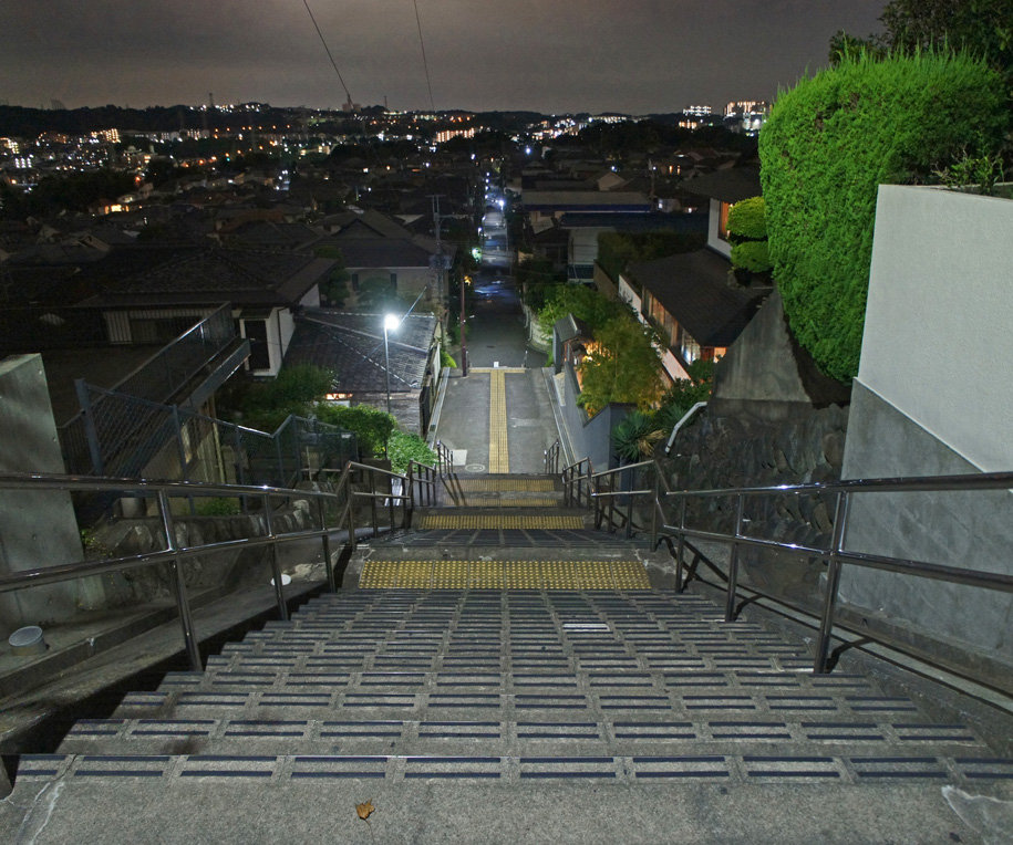 夜散歩のススメ1625 桜ケ丘住宅地を見渡す階段坂 夜散歩のススメ 夜散歩のススメ1625 桜ケ丘住宅地を見渡す階段坂 夜散歩のススメ