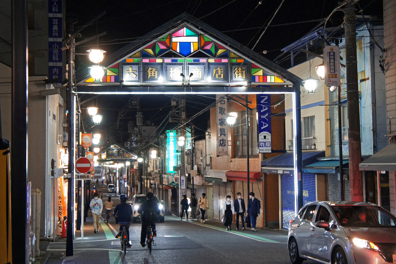 夜散歩のススメ3553 六角橋商店街 商店街の並び 夜散歩のススメ