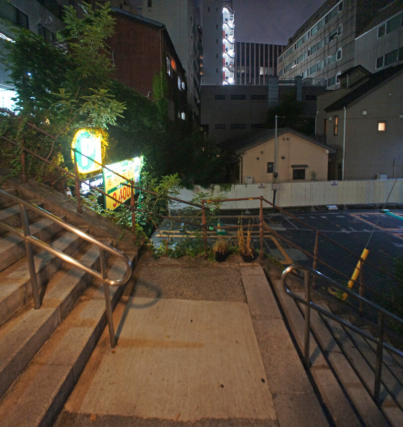 夜散歩のススメ2758 緑の階段島 麹町３丁目階段 夜散歩のススメ