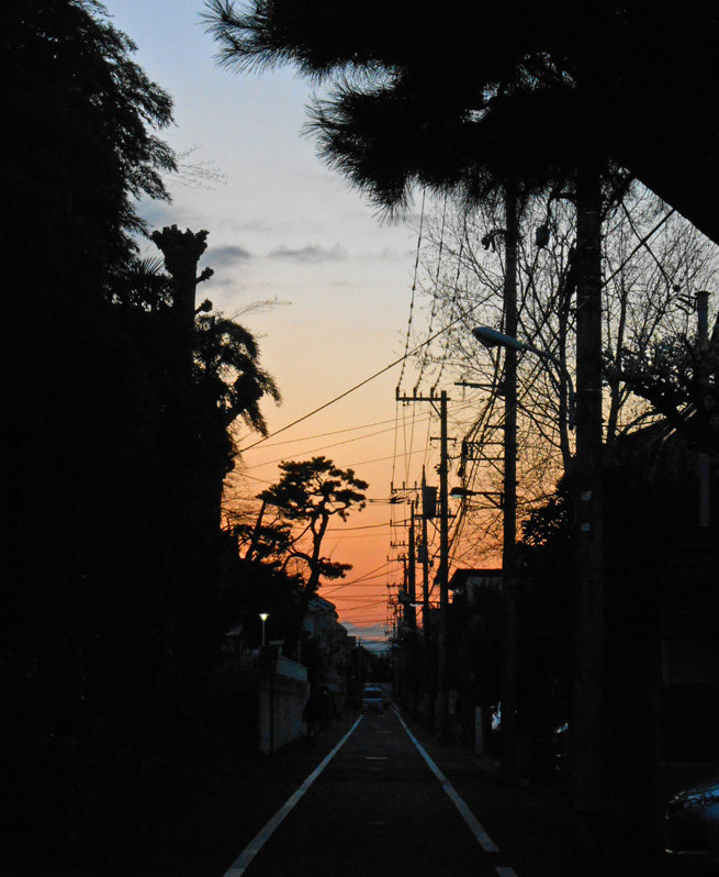 夜散歩のススメ0798 直線道の国立からみる 夕焼け影 夜散歩のススメ 夜散歩のススメ0798 直線道の国立からみる 夕焼け影 夜散歩のススメ