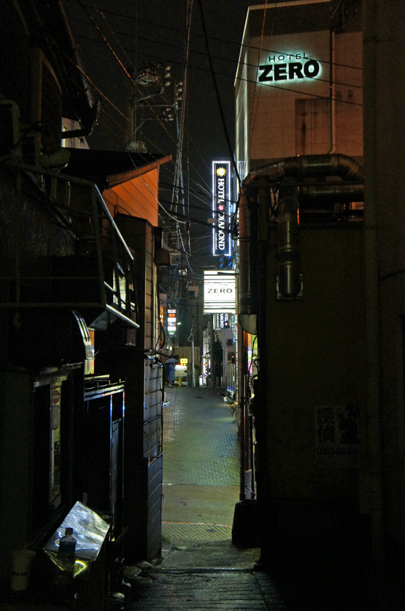 夜散歩のススメ0660 道頓堀劇場前の交差点を隙間から 夜散歩のススメ 夜散歩のススメ0660 道頓堀劇場前の交差点を隙間から 夜散歩のススメ
