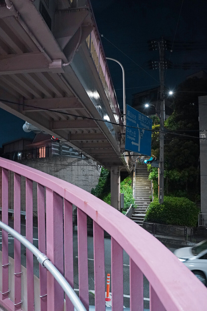 夜散歩のススメ4560「横断歩道橋と斜面階段の融合」 : 夜散歩の 夜散歩のススメ4560「横断歩道橋と斜面階段の融合」 : 夜散歩の