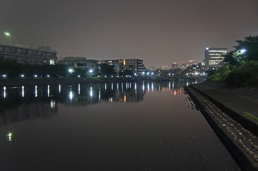 夜散歩のススメ2261「勝島運河、突き出る傘テント」 夜散歩のススメ 夜散歩のススメ2261「勝島運河、突き出る傘テント」 夜散歩のススメ