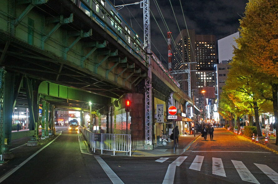 夜散歩のススメ2423 第2有楽町橋高架橋の角 街灯りの交差 夜散歩のススメ 夜散歩のススメ2423 第2有楽町橋高架橋の角 街灯りの交差 夜散歩のススメ