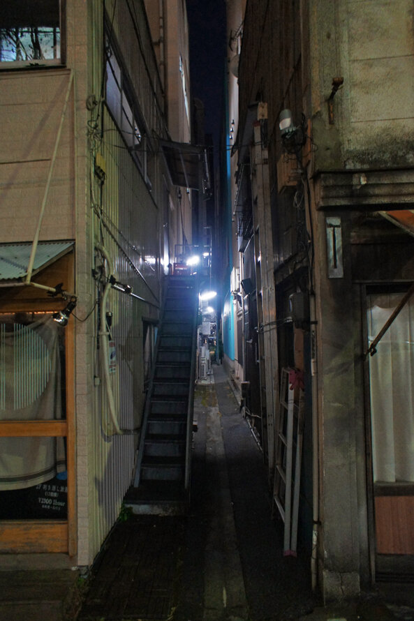 夜散歩のススメ3014 都市の隙間 階段と排水溝路地裏 夜散歩のススメ 夜散歩のススメ3014 都市の隙間 階段と排水溝路地裏 夜散歩のススメ