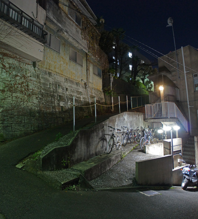 夜散歩のススメ1298 加計塚ｖ字坂の崖 夜散歩のススメ