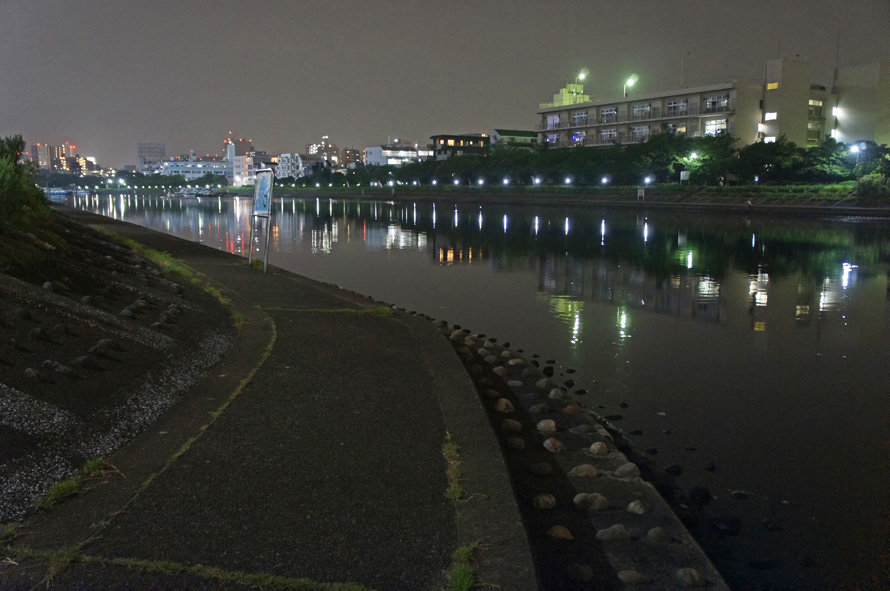 夜散歩のススメ2261 勝島運河 突き出る傘テント 夜散歩のススメ 夜散歩のススメ2261 勝島運河 突き出る傘テント 夜散歩のススメ