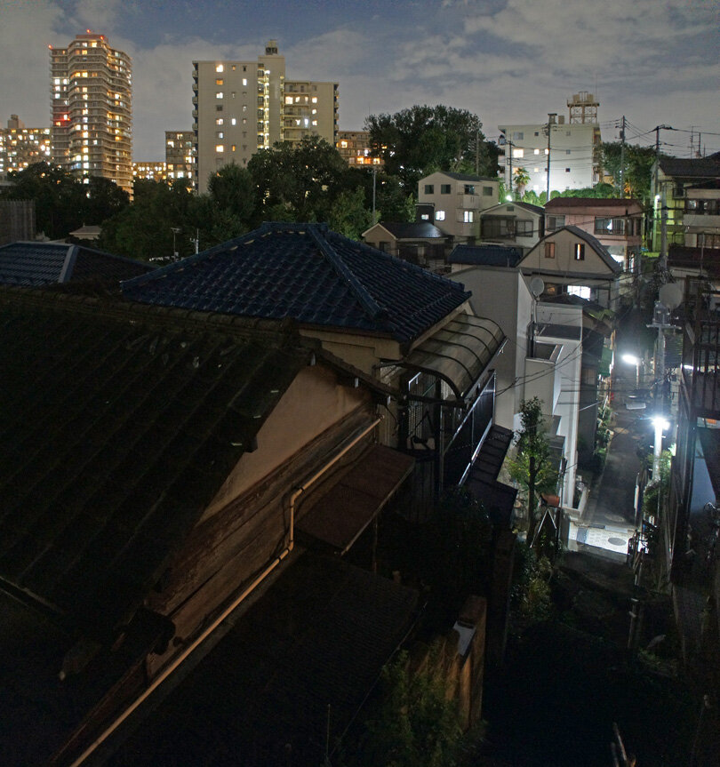 夜散歩のススメ2649 ｖ字谷階段 街並みとサンシティ 夜散歩のススメ