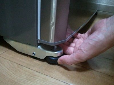 冷蔵庫の裏分解掃除 節約ママのこだわり掃除