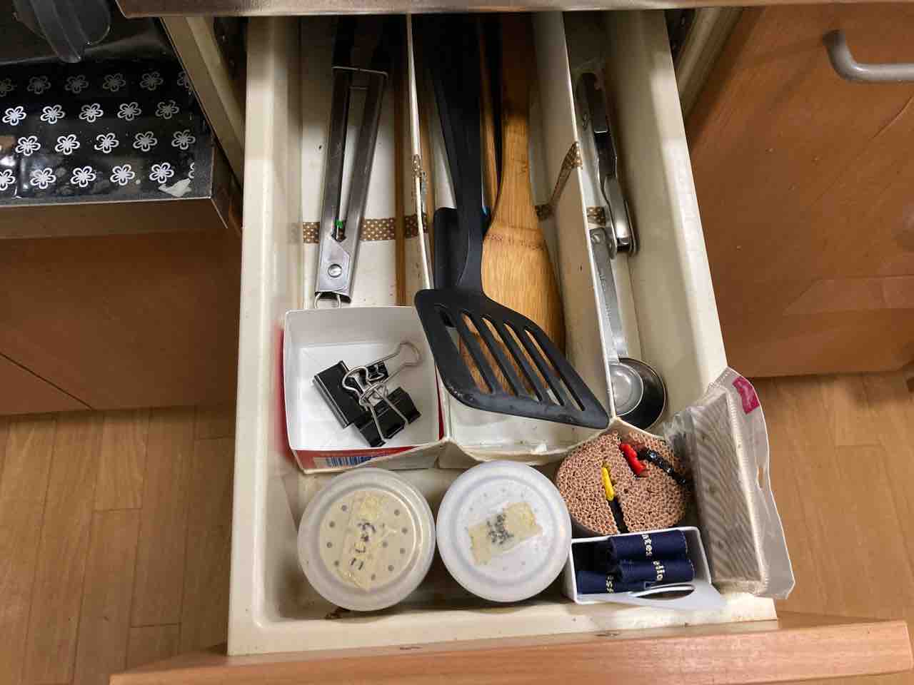 掃除 キッチンの引き出し掃除のコツ 牛乳パック仕切り収納が便利 カッパクリエイトの鮭 節約ママのこだわり掃除 掃除 キッチンの引き出し掃除のコツ 牛乳パック仕切り収納が便利 カッパクリエイトの鮭 節約ママのこだわり掃除