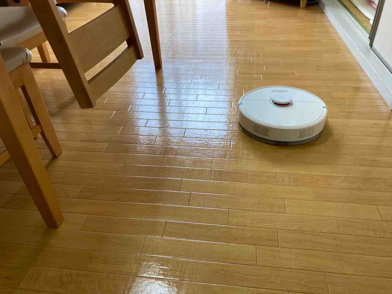 床が滑りやすくなったらワックスがけ ロボット掃除機で時短 節約ママのこだわり掃除
