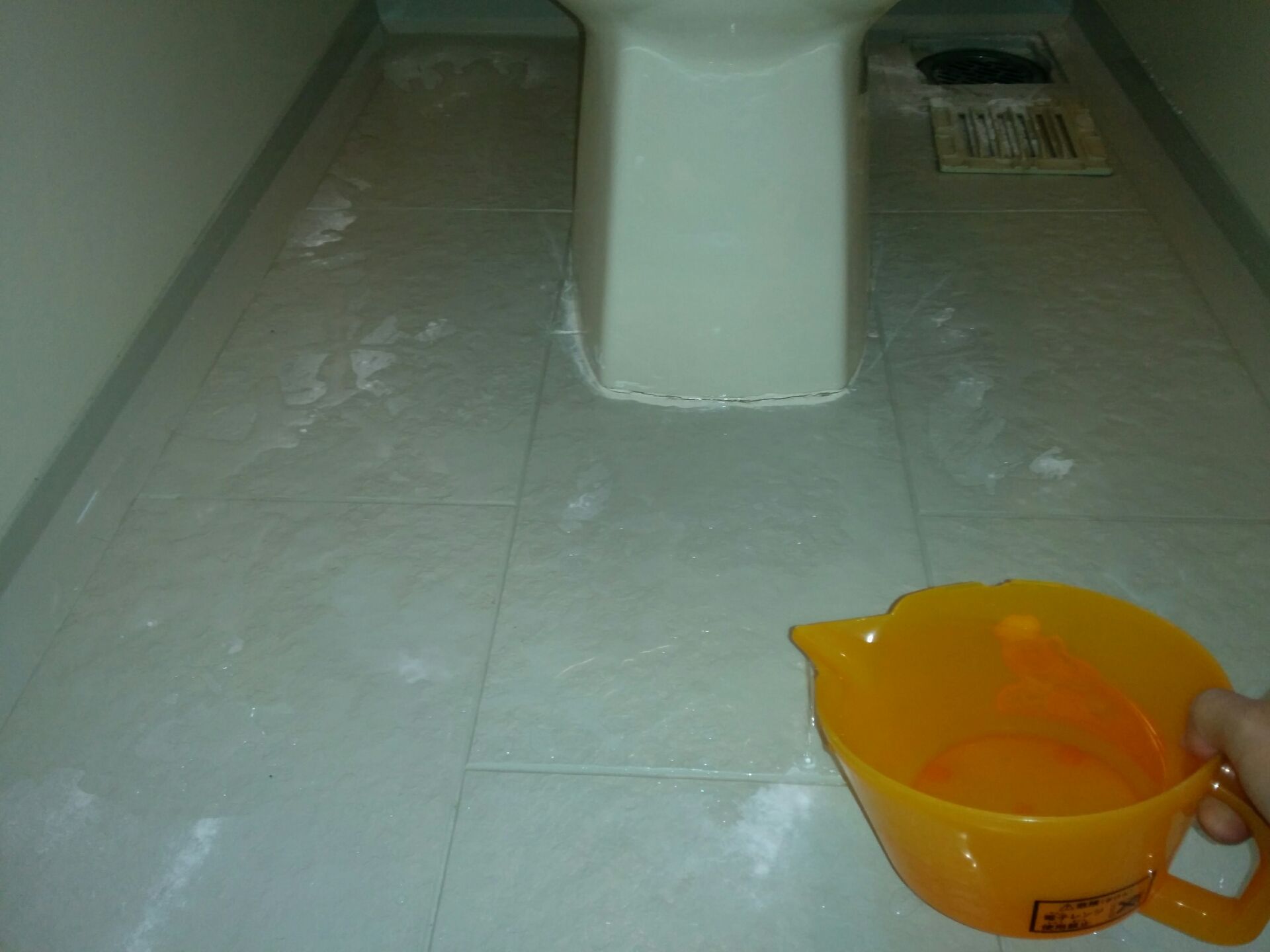 クエン酸水と重曹でトイレの床掃除 節約ママのこだわり掃除