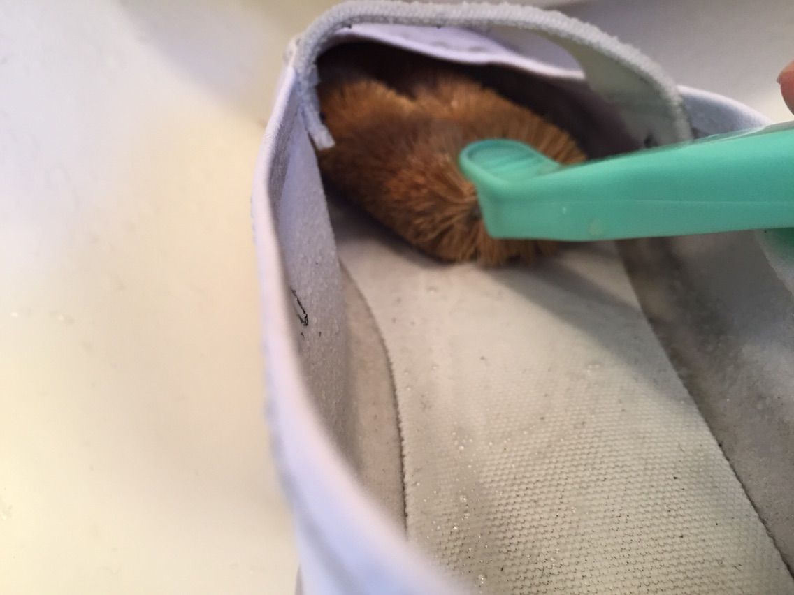 ダイソーよく洗えるシューズブラシ3wayで上履きをピカピカにする 節約ママのこだわり掃除