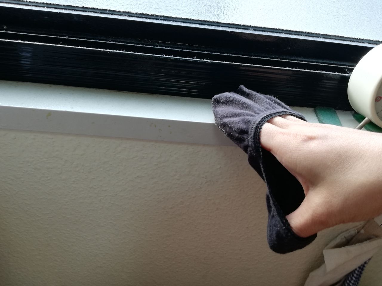 自動製氷機のピンク氷を捨てないで 再利用してお風呂掃除と くるぶし靴下で油掃除 節約ママのこだわり掃除