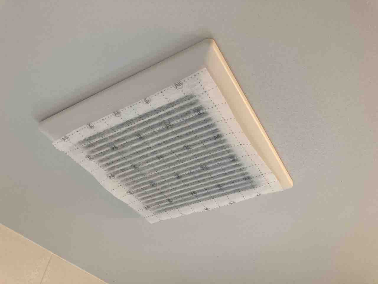 ダイソーお風呂の換気扇カバーをつけました 汚れ防止 節約ママのこだわり掃除