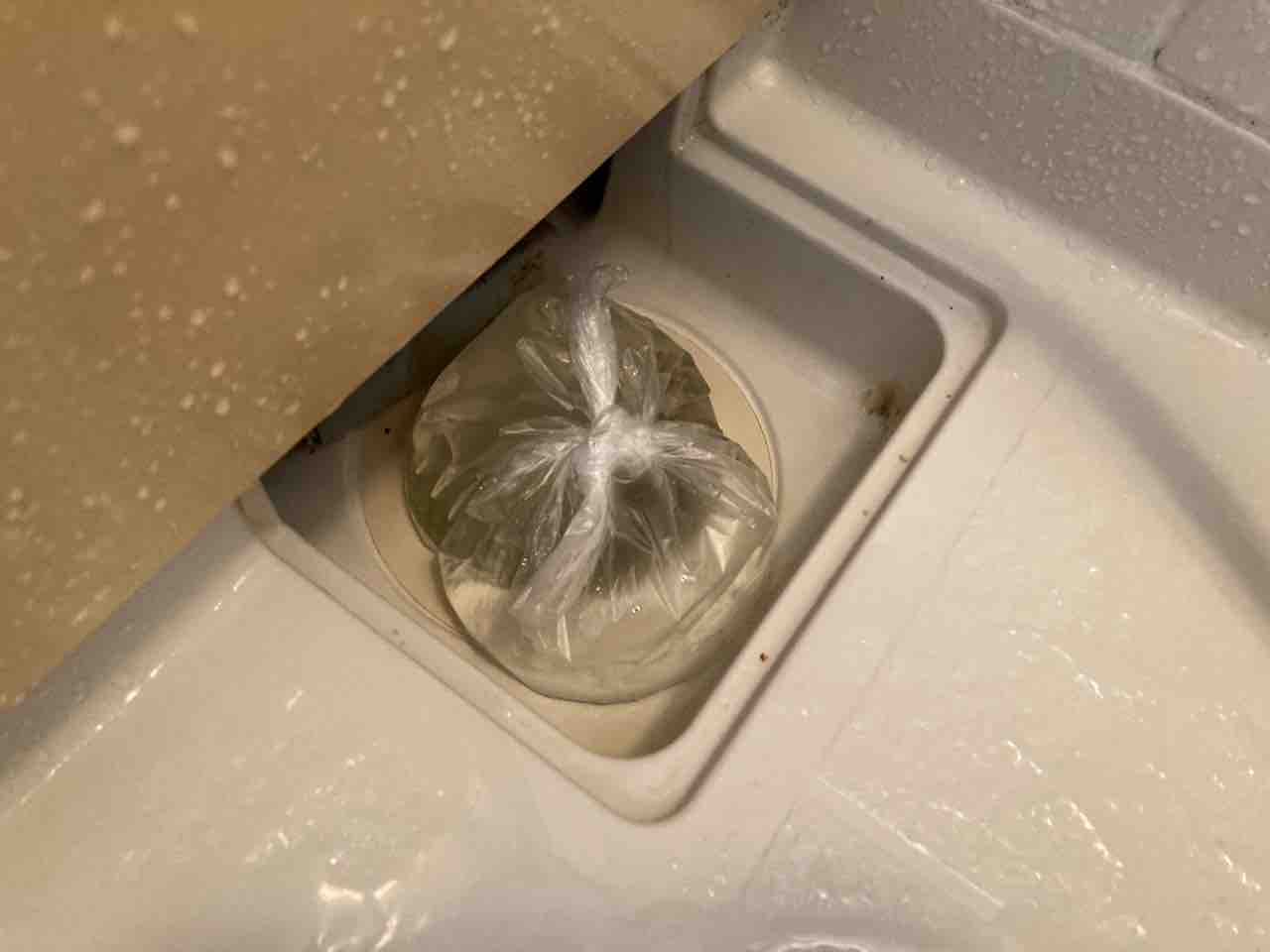 お風呂のエプロン内はカビだらけ オキシクリーンで掃除するコツ 節約ママのこだわり掃除 お風呂のエプロン内はカビだらけ オキシクリーンで掃除するコツ 節約ママのこだわり掃除