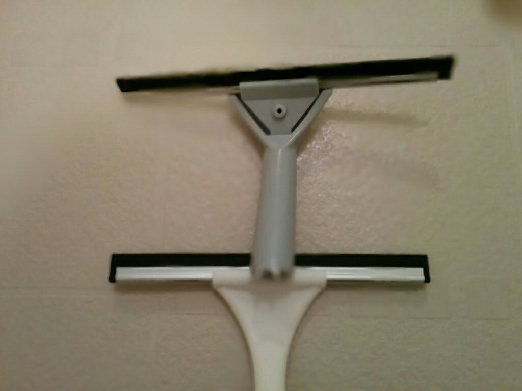 セリアの水切りワイパーが素敵 節約ママのこだわり掃除 セリアの水切りワイパーが素敵 節約ママのこだわり掃除