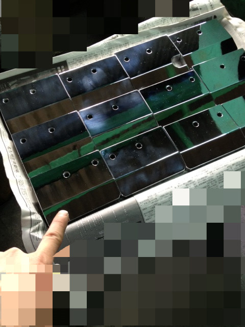 プレート表面へハードクロームメッキを30ミクロン<br>
施しバフ仕上げをさせて頂きました