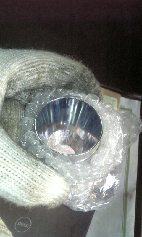 樹脂金型・押し出し機ヘッドの内面に硬質クロームめっきを施し鏡面フェルト仕上げをする。